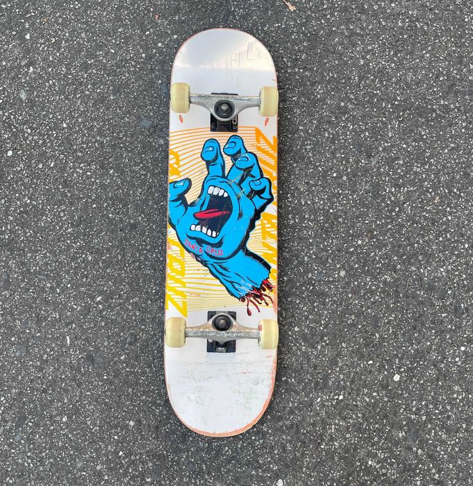 Skate com Marcas de Uso