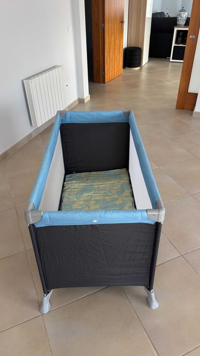 Cama de viagem de bébé e criança