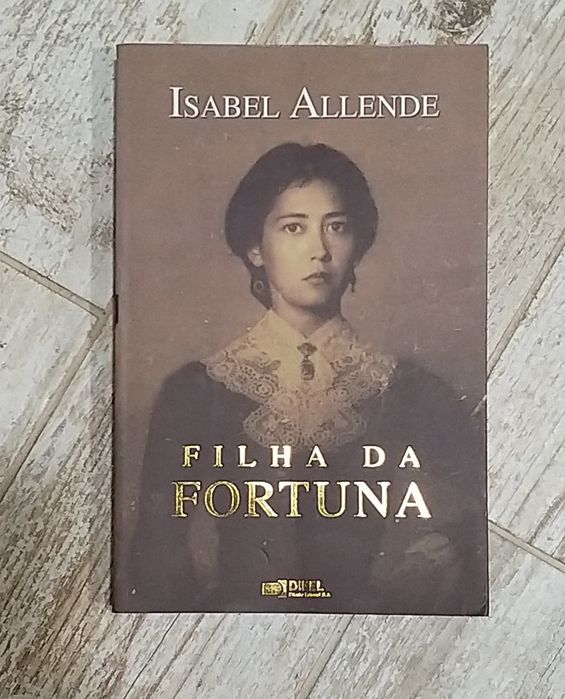 Livros variados em bom estado.