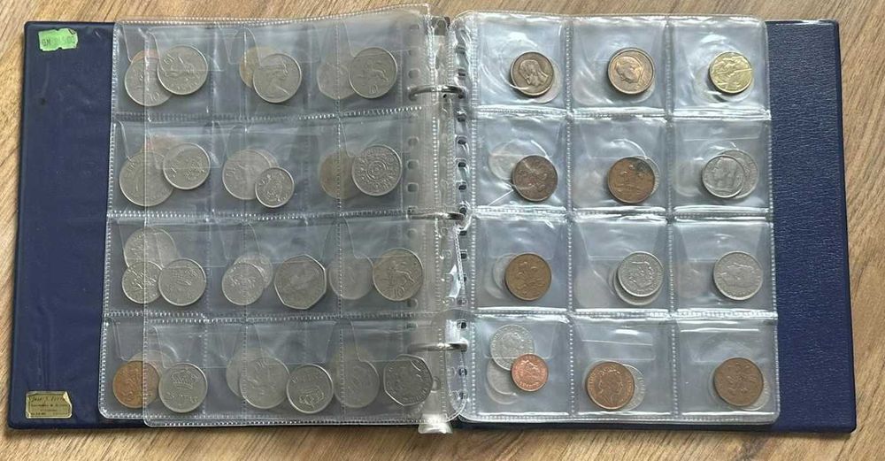 Álbum com 96 moedas