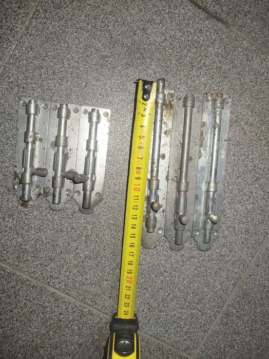 Conjunto de fechos para portas.