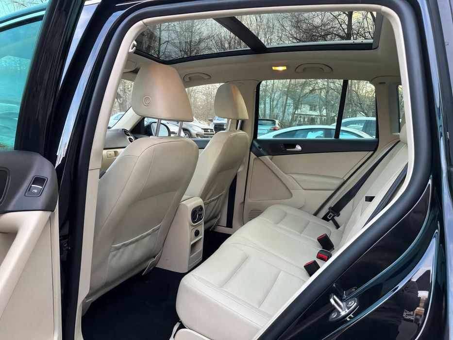 Volkswagen Tiguan SE 4Motion      2013