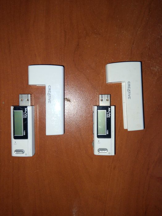 2 x Creative MuVo V100 1GB