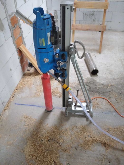 Алмазне свердління отворів коронками. Різка бетону.