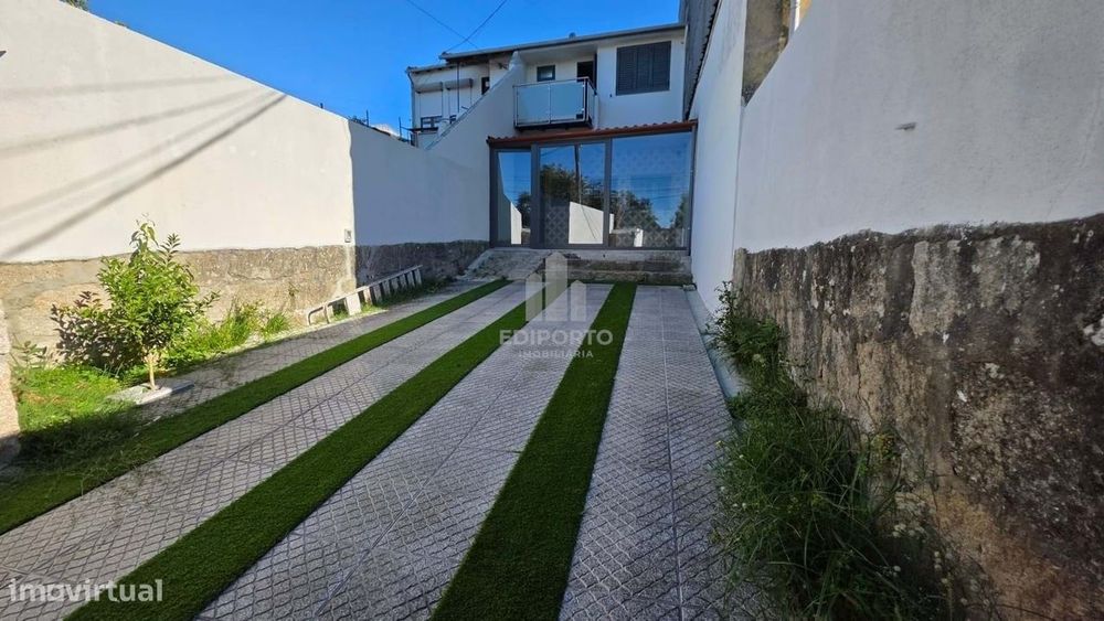 Espetacular Moradia T3 com jardim e estacionamento no centro do Porto