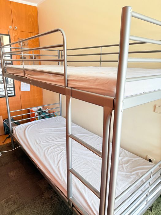 Beliche com colchão IKEA