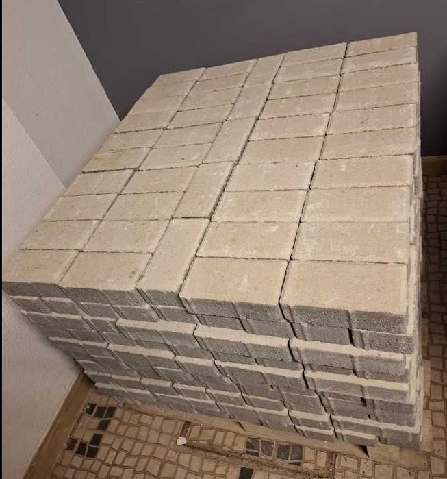 Blocos de Pavê Holanda Branco – Novos, 70m² (cerca de 3.500 unidades)