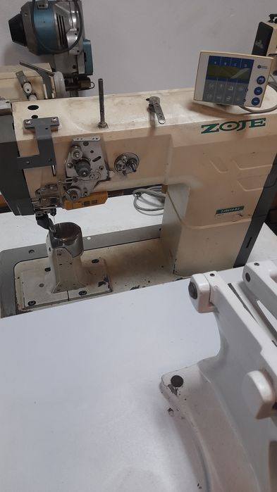 Máquina de costura de coluna Zoje