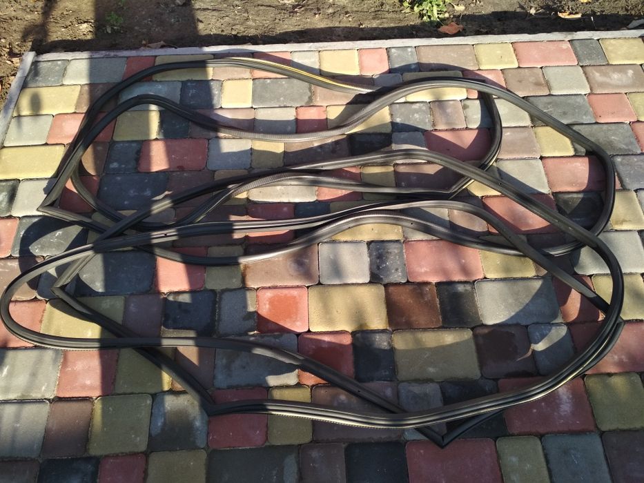 Уплотнители дверей Ауди 80