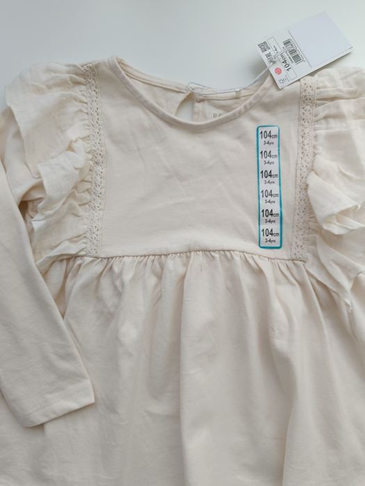 Nowa koszulka z falbankami Reserved 104