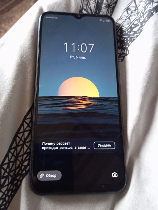 Телефон Техно Спарк 8С. С чехлом