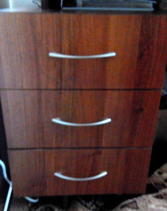 стол большой двухтумбовый. практически новый