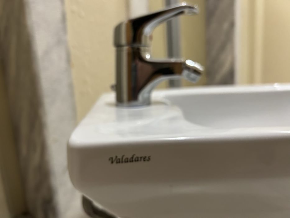 Bidé branco marca Valadares