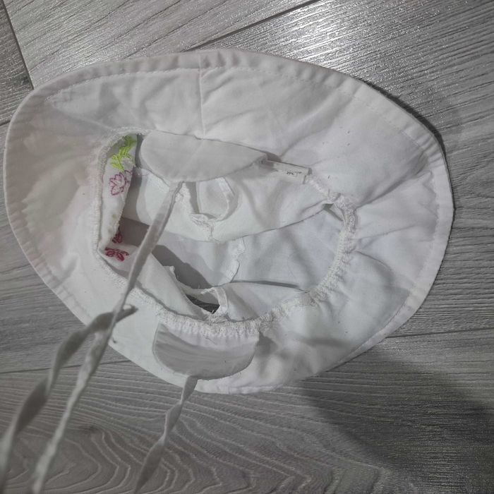 Kapelusik wiązany 50cm