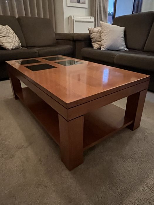 Mesa de centro retangular em madeira