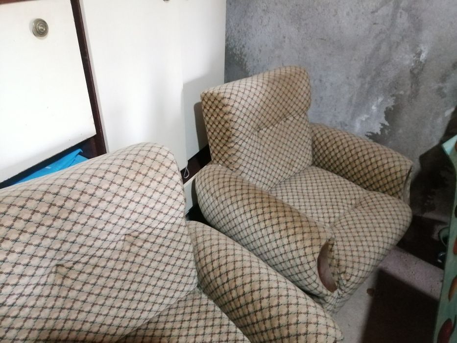 Dois Sofás. Ou individuais