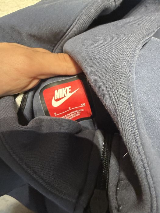 nike tech flece w bardzo dobrym stanie jest zemna 2 miesiace