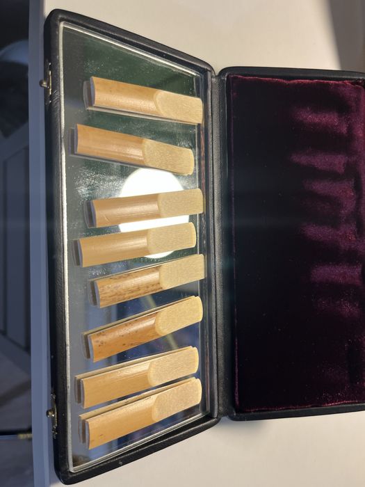 Sprzedam skórzane etui na stroiki