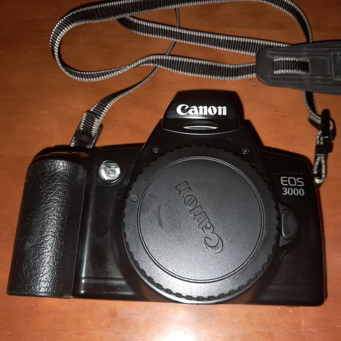 Máquina analógica Canon com mala