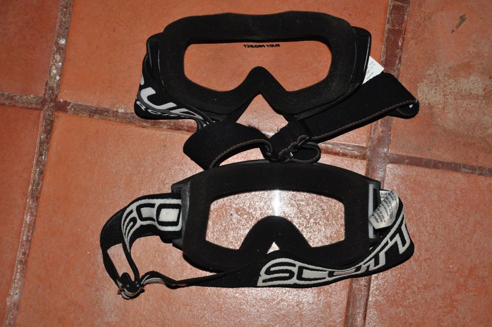 Bicicleta Scott Nitrous 10 e equipamento de downhill