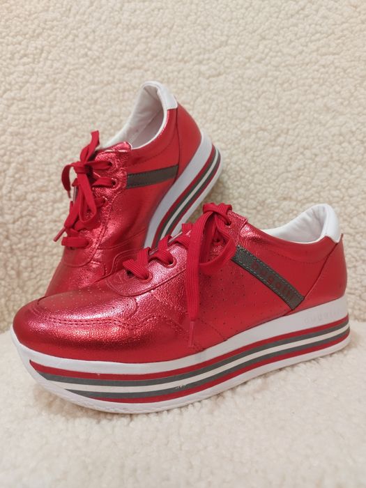 Жіночі шкіряні кросівки. Bugatti оригінал.