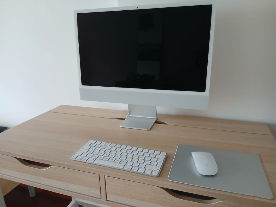 IMac com garantia incluído móvel e cadeira