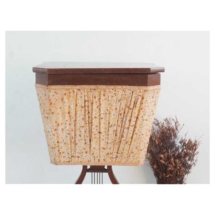 Mesa de costura em mogno