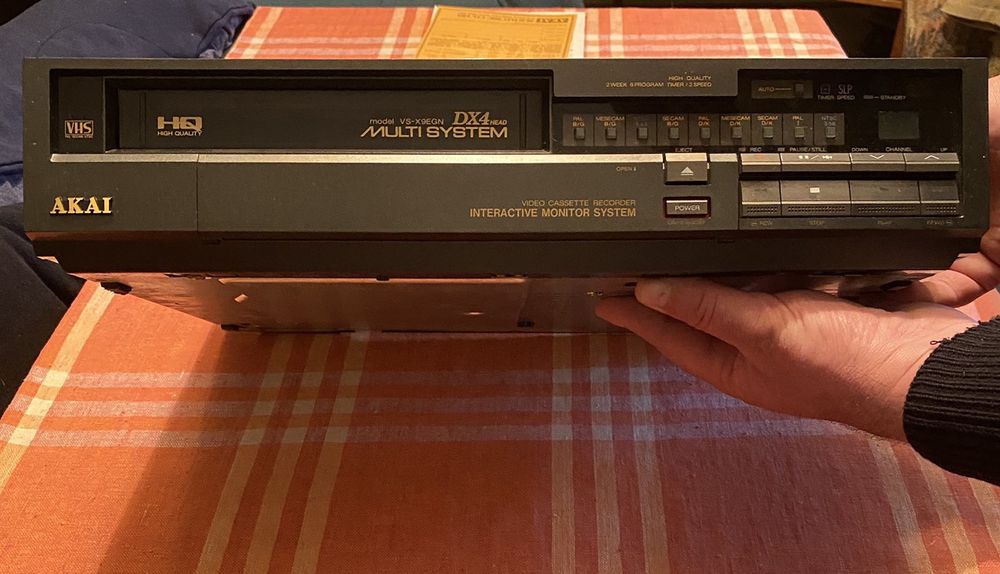 Видеомагнитофон Akai, Японія