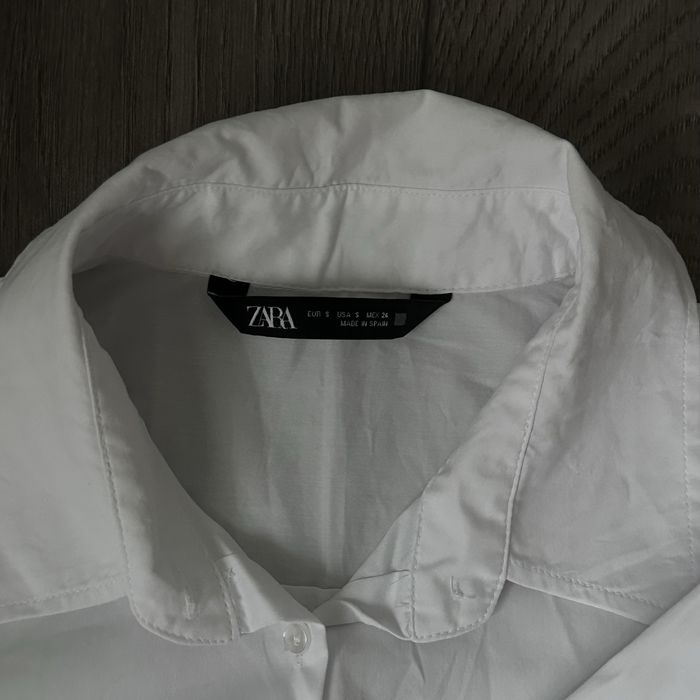 Белая приталенная рубашка Zara