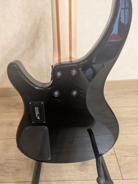 Бас-гітара Yamaha TRBX304