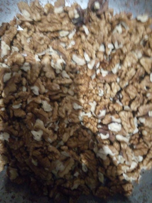 Орех, горіх грецький саме дешево, є по 150