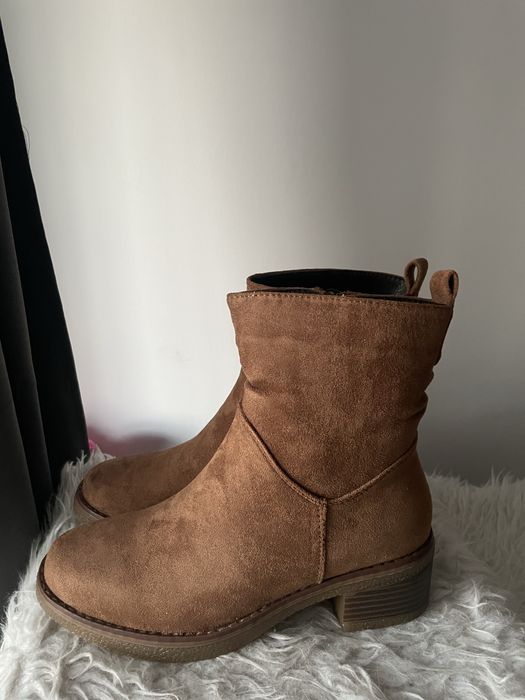 Nowe karmelowe botki rozm.36