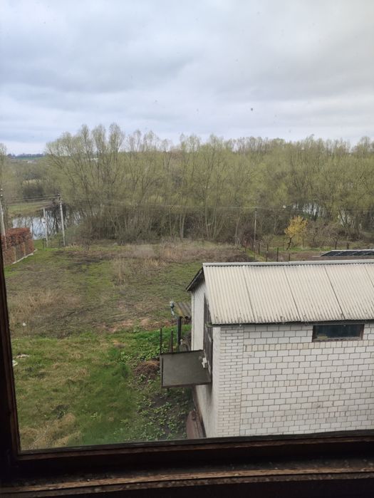 Будинок, господські приміщення, ставок свій