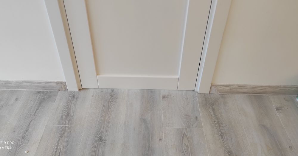 Професійний Монтаж плінтуса.Плінтус МДФ, пластик дюрополімер , дерево