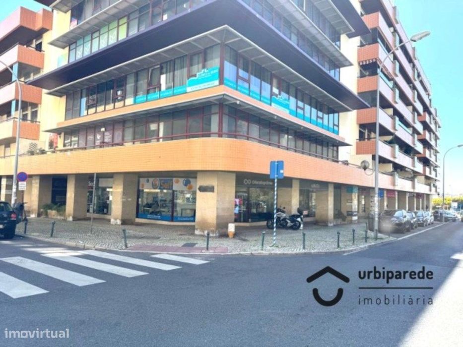Escritório totalmente renovado a estrear no Moinho das Antas, Oeiras