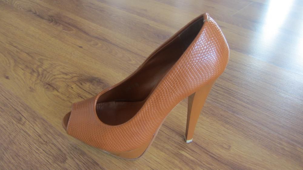 Buty na obcasiena jeden palec rozm. 35