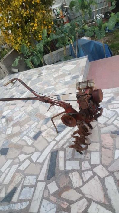 Moto cultivador antigo