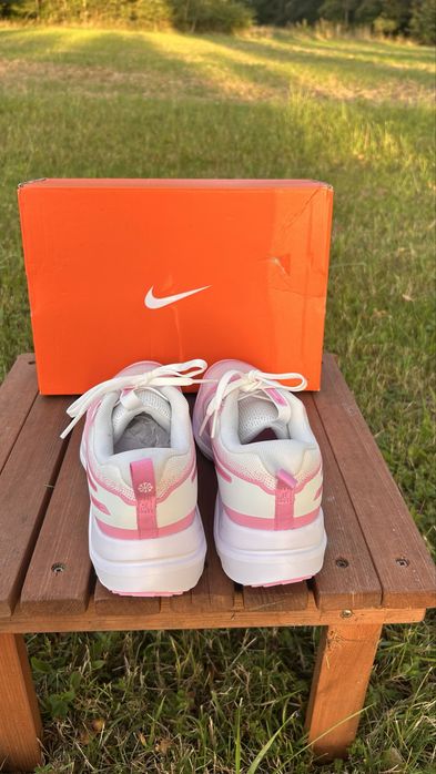 Nike Cosmic Runner (GS) R. 40 / 25 cm – Biało-Różowe – Stan Idealny!