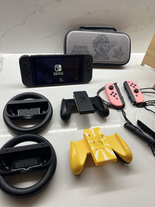 Nintendo Switch V2 + EXTRAS