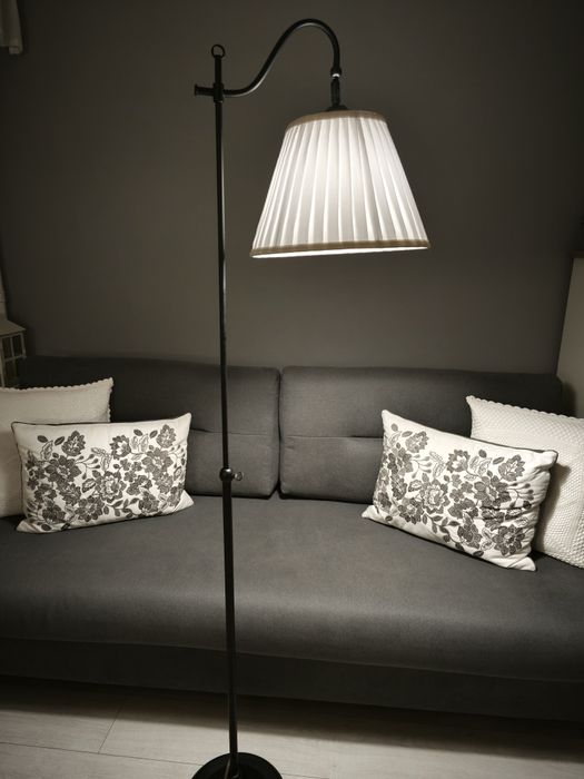 Lampa podłogowa metalowa