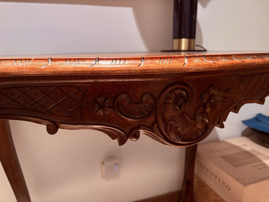Mesa de apoio antiga em madeira maciça – estilo clássico / Luís XV