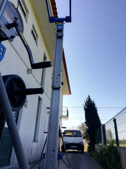 Venda de Elevadores de Carga Genie SLA20