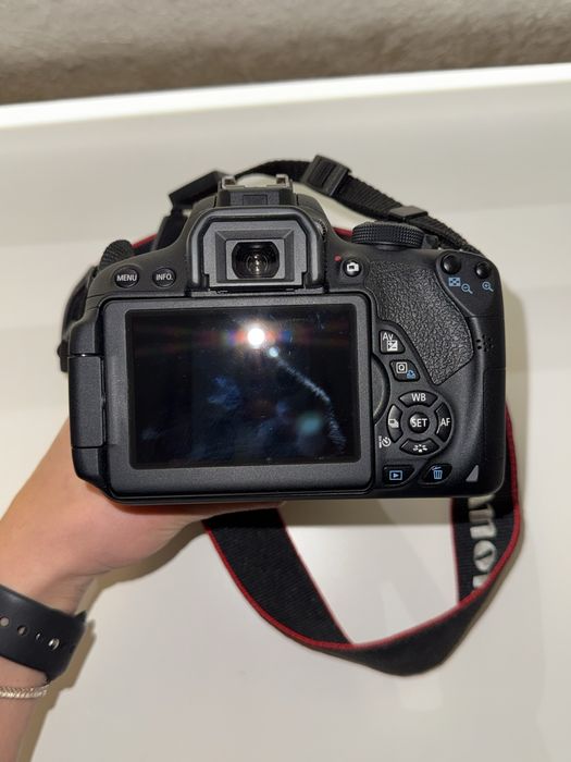 Lustrzanka canon EOS 700d