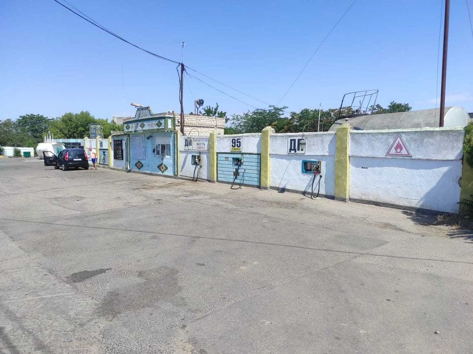 Продаж комплексу заправка - стоянка - підприємства (база) Жовтневе
