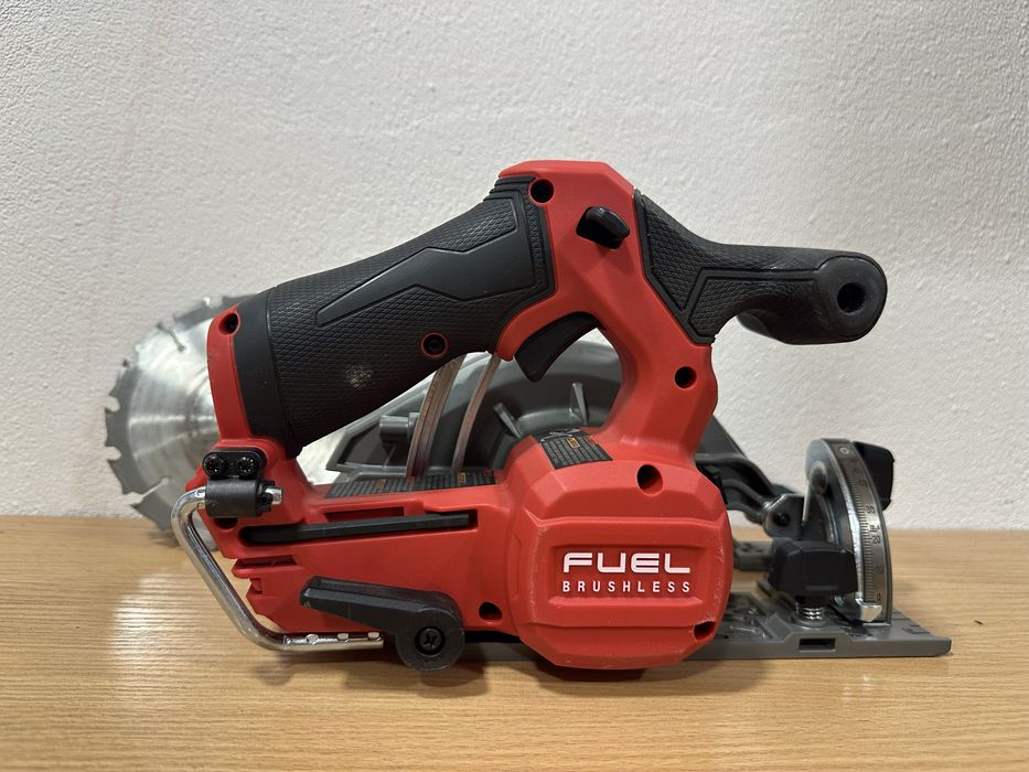 Milwaukee 2521-20 – компактна циркулярка M12 FUEL