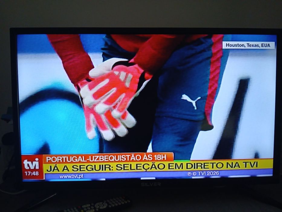 Televisão de 32 polegadas com comando