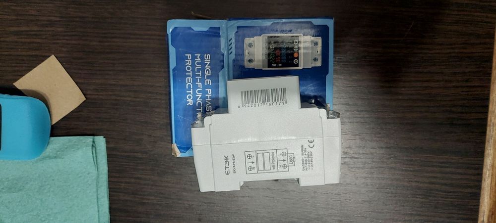 Защитное реле от перепадов напряж Tomzn  смарт wifi