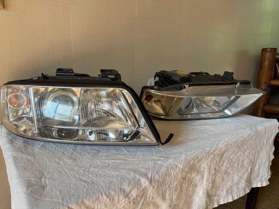 Оригинальные ксеноновые фары Audi A6 C5 Hella (левая/правая) с блоками розжига