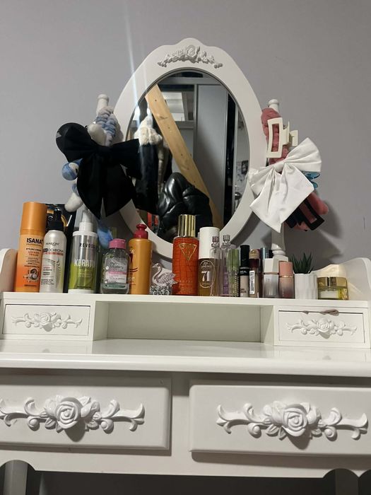 Toaletka biała + taboret