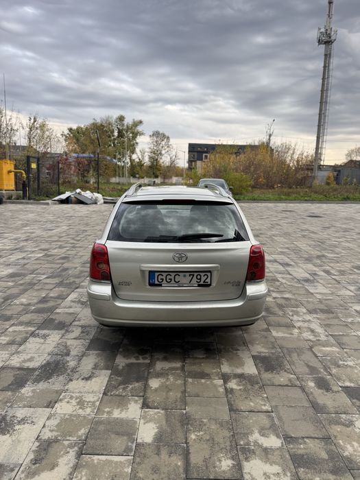 Toyota Avensis 2,0d механіка в гарному стані